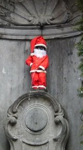 Brüksel'de Noel zamanı Manneken Pis